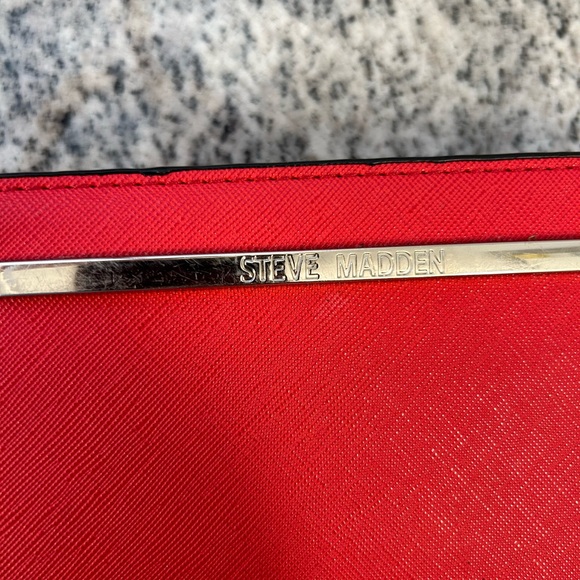 Used Steve Madden crossover purse - Picture 5 of 7